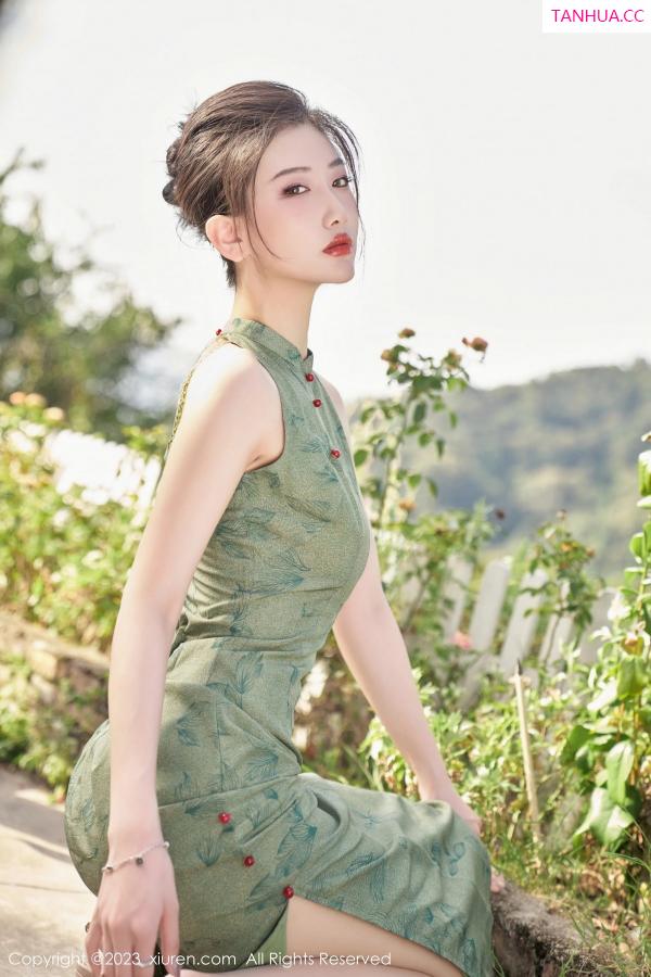   [XiuRen]高清写真图 2023.08.03 No.7181 沈青黛 旗袍美腿第22张图片